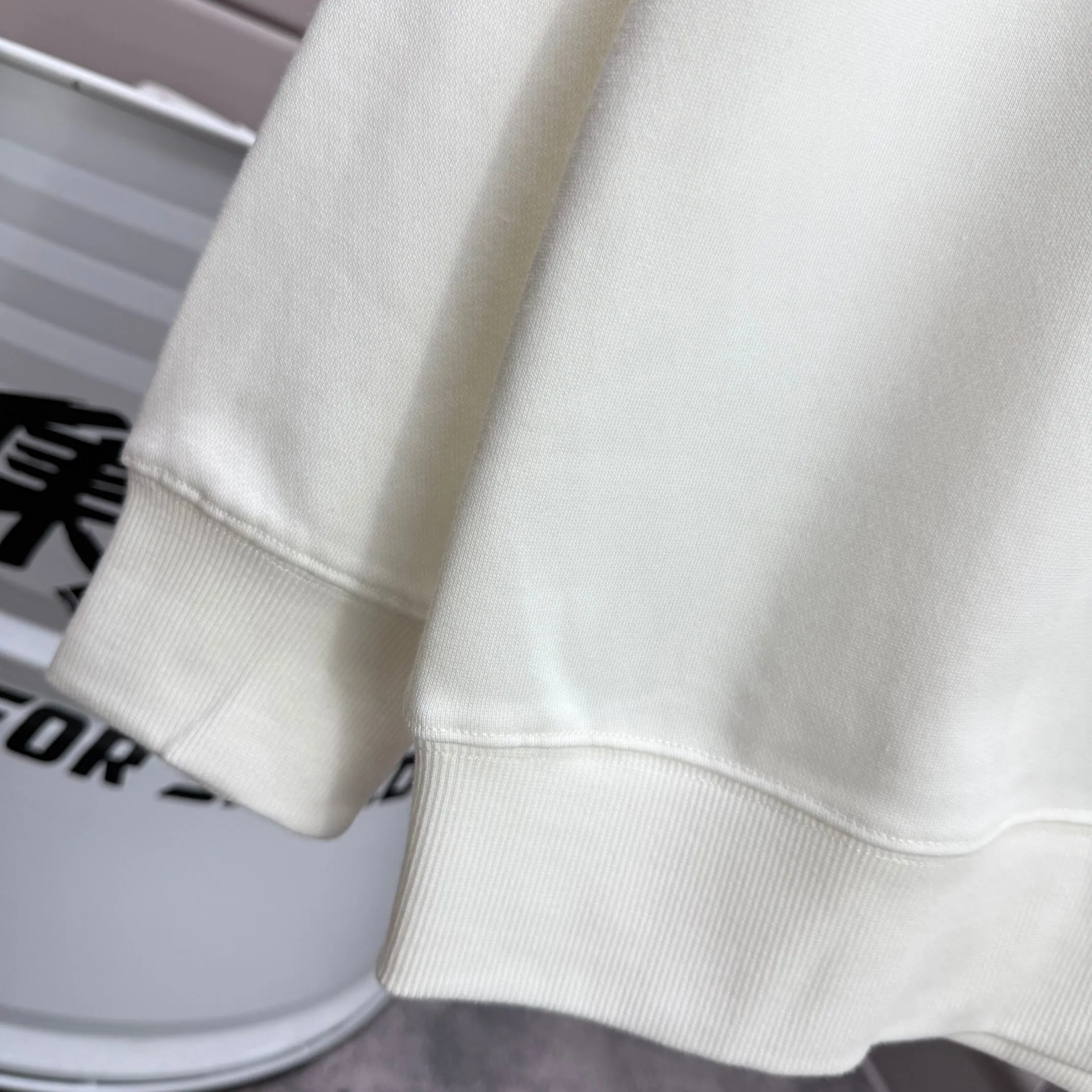 P210 Polo* Ralph Lauren 2025 Autumn and Winter new round neck sweatshirt Classic simple embroidery Customized terry fabric Long sleeves Unisex Color: Black White Size: S (90-130 pounds) M (120-150 pounds) L (140-165 pounds) XL (160-180 pounds) XXL (180-210 pounds)